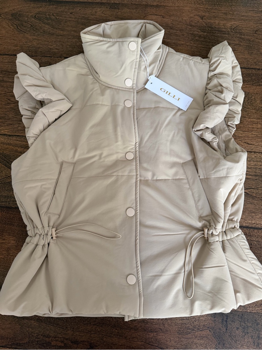 Puffer quilted vest by Gilli with ruffle sleeves. New with tags.  Singe at waist